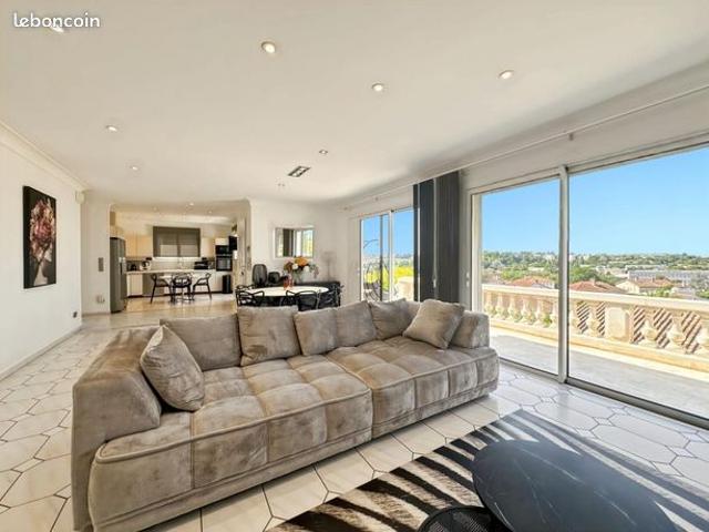 Maison 5 pièces 236 m²