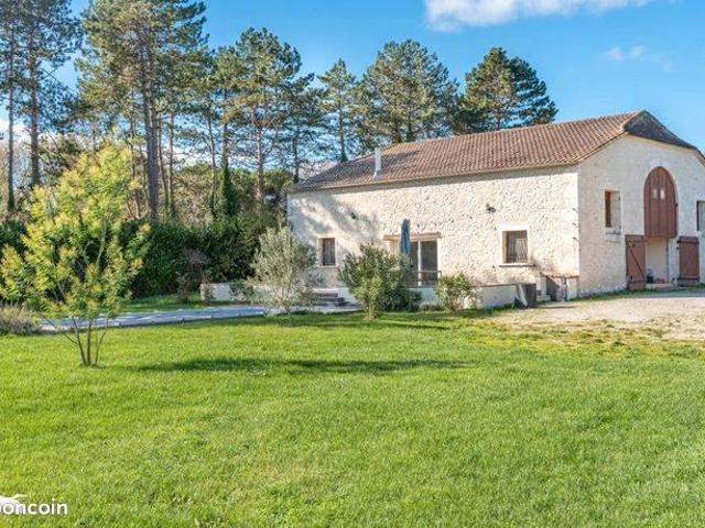 Maison 5 pièces 236 m²