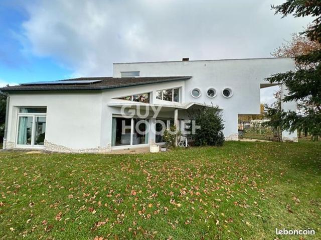 Maison 5 pièces 237 m²