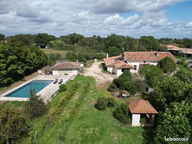 Maison 5 pièces 237 m²
