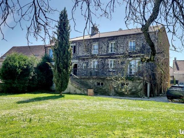 Maison 5 pièces 238 m²