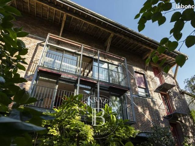 Maison 5 pièces 238 m²