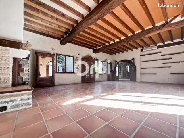 Maison 5 pièces 230 m²