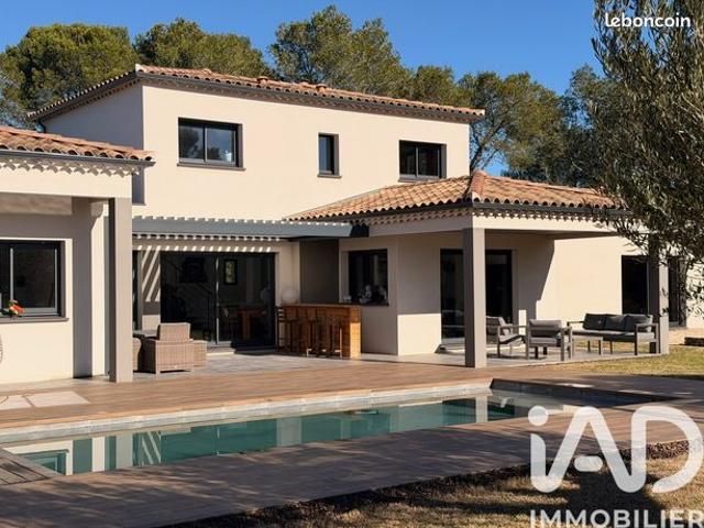 Maison 5 pièces 230 m²