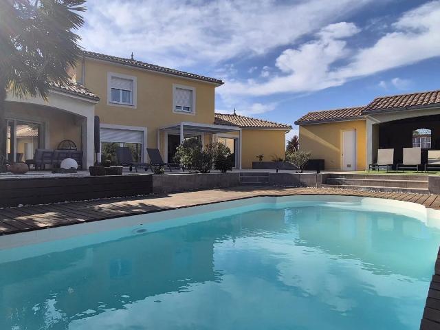 Maison 5 pièces 230 m²