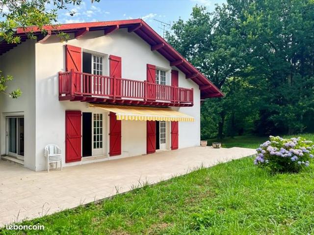 Maison 5 pièces 230 m²