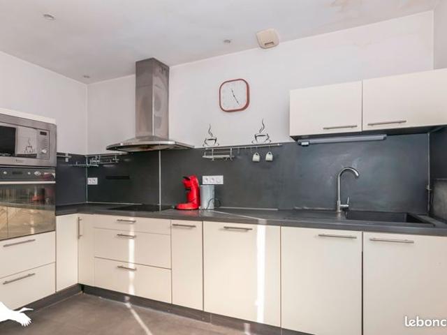 Maison 5 pièces 230 m²