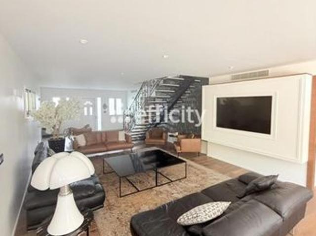 Maison 5 pièces 230 m²