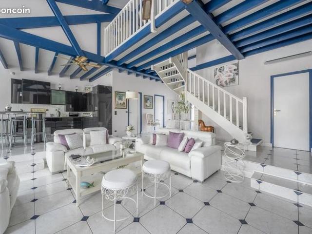 Maison 5 pièces 230 m²