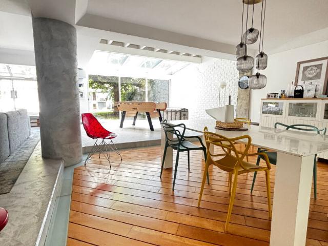 Maison 5 pièces 230 m²