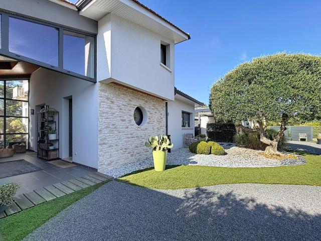 Maison 5 pièces 230 m²