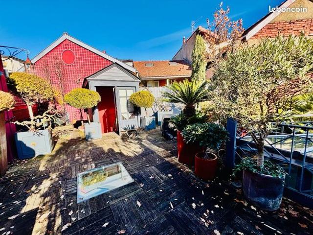 Maison 5 pièces 230 m²