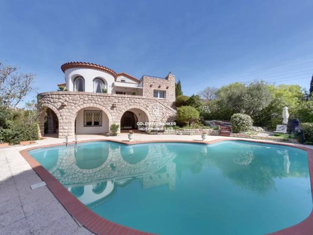 Maison 5 pièces 230 m²