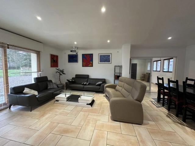 Maison 5 pièces 230m2