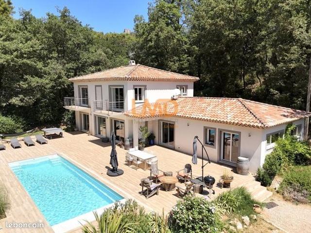 Maison 5 pièces 231 m²