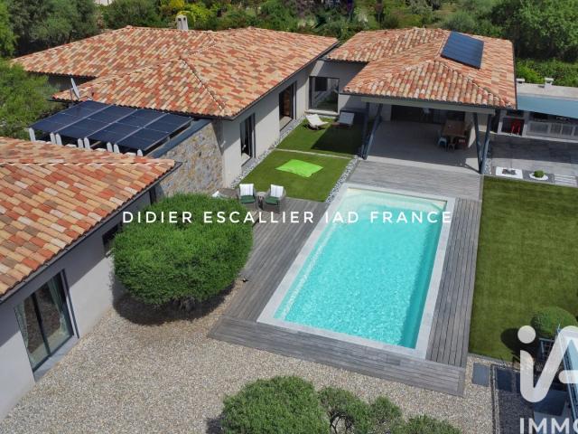 Maison 5 pièces 233 m²