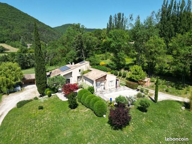 Maison 5 pièces 231 m²