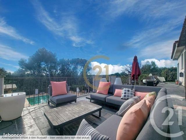 Maison 5 pièces 232 m²