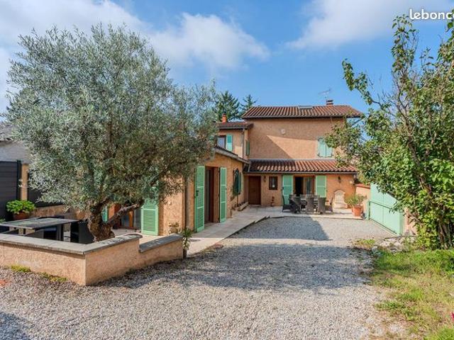 Maison 5 pièces 232 m²