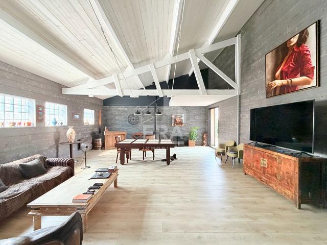 Maison 5 pièces 232 m²