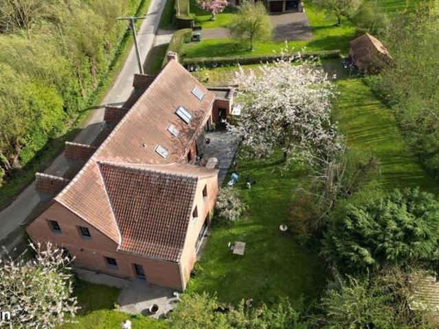 Maison 5 pièces 233 m²