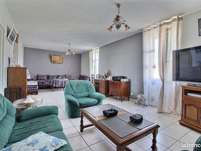 Maison 5 pièces 233 m²