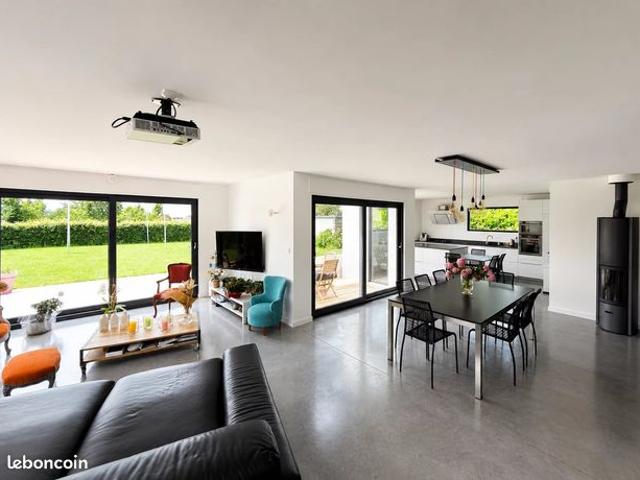 Maison 5 pièces 243 m²