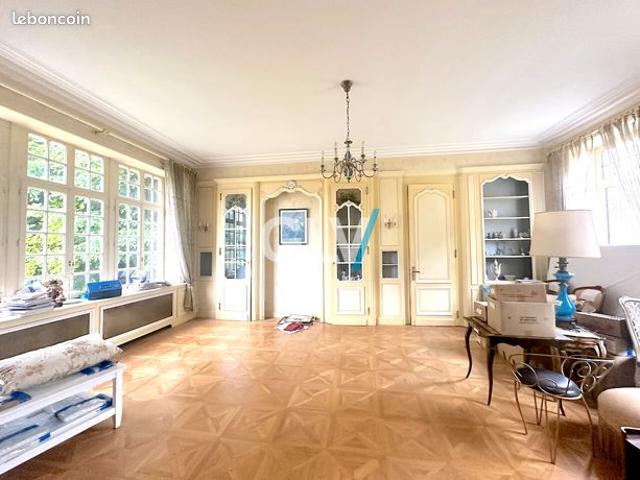 Maison 5 pièces 244 m²
