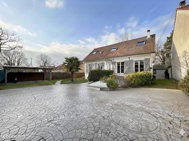 Maison 5 pièces 244 m²