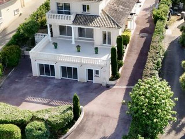 Maison 5 pièces 245 m²