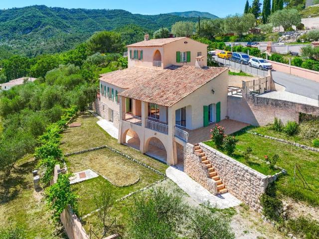 Maison 5 pièces 245 m²