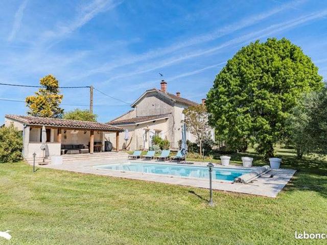 Maison 5 pièces 245 m²