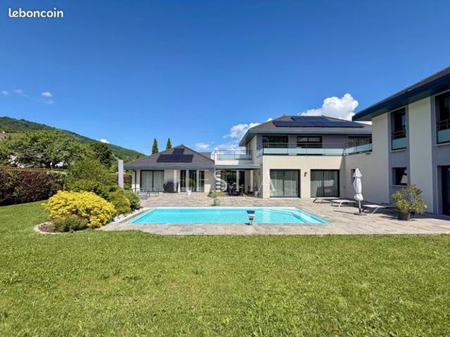 Maison 5 pièces 245 m²