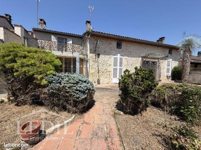 Maison 5 pièces 246 m²