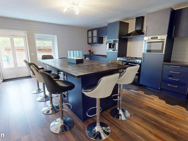 Maison 5 pièces 246 m²