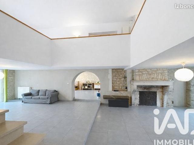 Maison 5 pièces 246 m²