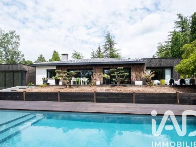 Maison 5 pièces 246 m²