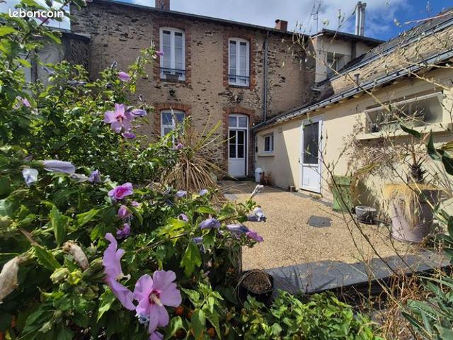 Maison 5 pièces 247 m²