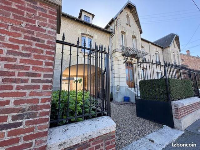Maison 5 pièces 240 m²