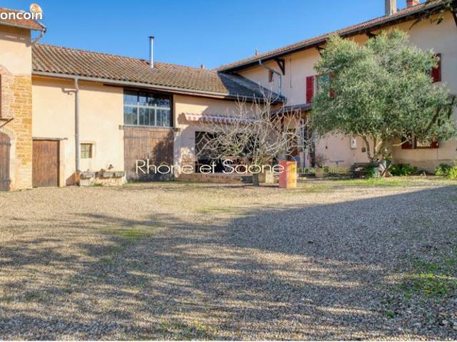 Maison 5 pièces 240 m²