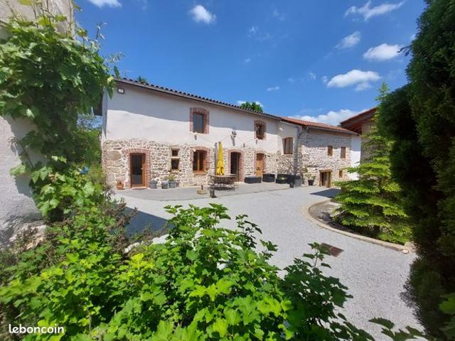 Maison 5 pièces 240 m²