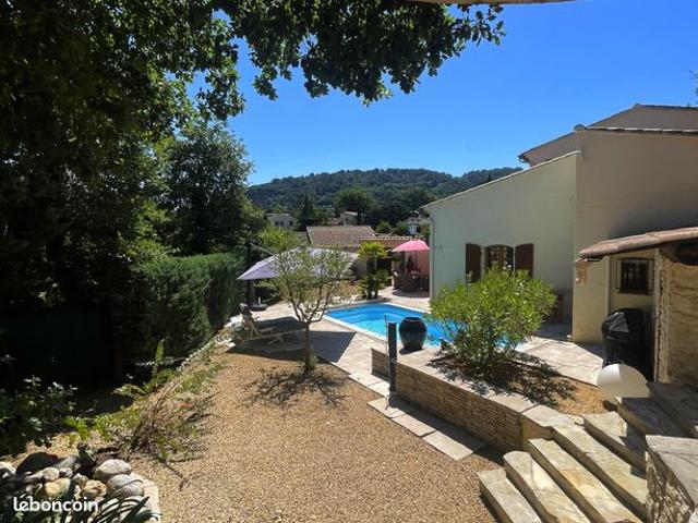 Maison 5 pièces 240 m²