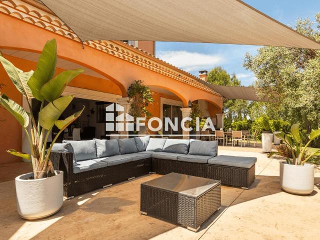 Maison 5 pièces 240 m²