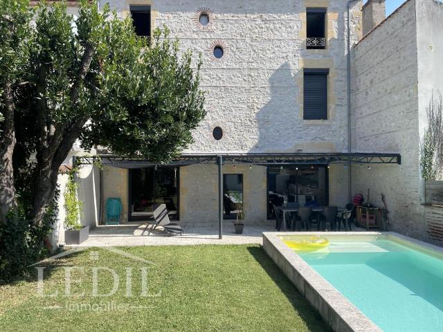 Maison 5 pièces 240 m²
