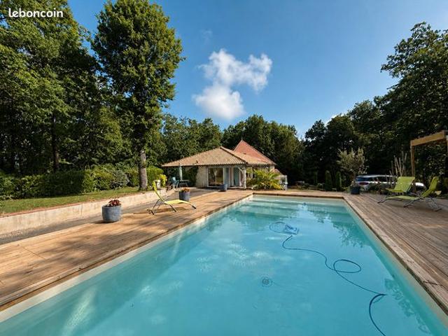 Maison 5 pièces 240 m²
