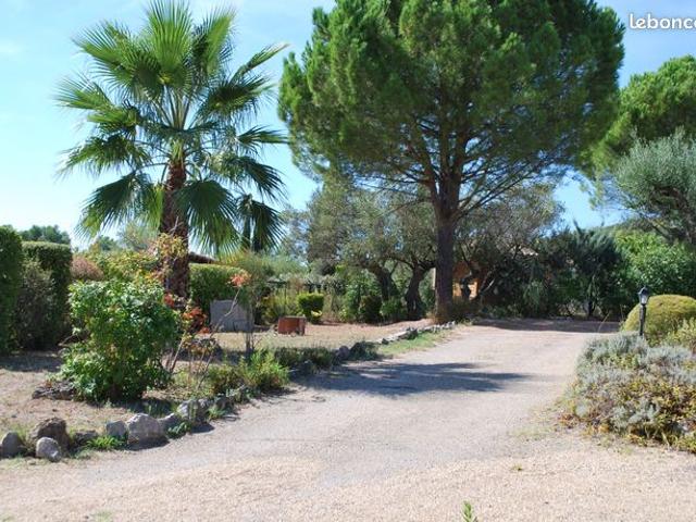 Maison 5 pièces 240 m²