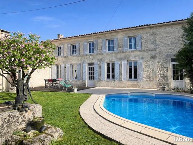 Maison 5 pièces 240 m²