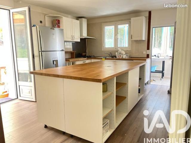 Maison 5 pièces 240 m²