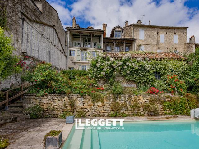 Maison 5 pièces 240 m²