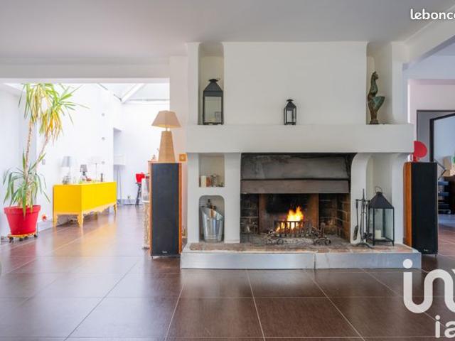 Maison 5 pièces 240 m²